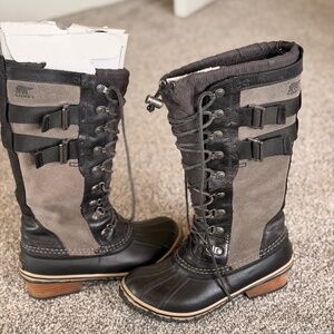 Sorel boot Size 8 black/gray - Great Used Condition